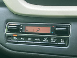 狭い場所での駐車も安心。後方の状況を画面で確認できるので、安全に駐車操作を行えます。ガイドライン表示で、距離感もつかみやすくなっています。