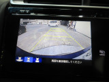 バックカメラの画像です。ガイドラインがスムースな車庫入れをサポートいたします。車庫入れの安心感がアップしますね。