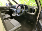 運転席からの視界は広く、操作性も良好。シート形状も工夫されており、長時間のドライブでも疲れにくい快適な空間です。
