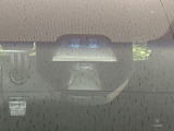 【シティブレーキアクティブシステム】低速走行中に前方の車両等を認識し、衝突しそうな時は警報とブレーキで衝突回避と被害軽減をアシスト。より安全にドライブをお楽しみいただけます。