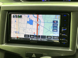 目的地までスムーズに導いてくれる頼もしいナビゲーションシステム。高精細な地図表示で、運転中の情報収集をサポートします。