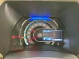 視認性の高いメーター類で、運転状況を素早く確認できます。液晶ディスプレイ表示で、より多くの情報を分かりやすく表示しています。安全運転をサポートします。