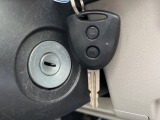 【キーレス】少し離れた場所からでもボタン一つでドアの開錠・施錠ができるのでとっても便利!ドアの鍵穴周りに傷をつけることもありません♪