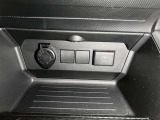 アクセサリーソケットや、携帯の充電などに便利な充電用USBポート(USB Type-C)を装備!車内にあると便利なアイテムのひとつですね
