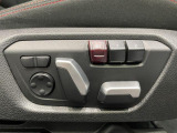 【メモリー機能付きパワーシート】運転手が代わってもボタン一つで設定ポジションに。常にご自身のドライブ設定が整います。