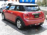 こちらのミニクーパーはオークション評価5点中4点評価がついている状態の良い車両になります^^定休日無しで営業しておりますので、お気軽にお立ち寄り下さい^^