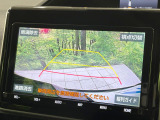 【バックカメラ】駐車時に後方がリアルタイム映像で確認できます。大型商業施設や立体駐車場での駐車時や、夜間のバック時に大活躍!運転スキルに関わらず、今や必須となった装備のひとつです!