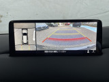 狭い場所での駐車やすれ違いなどでより的確な運転操作に役立つ360&deg;ビューモニターが装備されています。