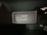HDMI接続スマホミラーリング機能は、スマートフォンの画面をナビディスプレイに映し出します。YouTubeなどのアプリやナビゲーションを大画面で確認可能。家族みんなで楽しいドライブができますね♪