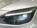 【LEDヘッドライト】悪天候や夜間走行時も良好な視界を確保し安心して運転できる高輝度LEDヘッドライトを装備!点灯速度が早く、消費電力も抑えられています。