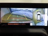 パノラミックビューモニター付きです。車両を上から見たような映像をディスプレイオーディオ画面に表示。運転席からの目視だけでは見にくい、車両周辺の状況をリアルタイムでしっかり確認できます。