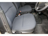 ゆったりとした運転席、助手席です。いろんな人のドライブポジションに合います。