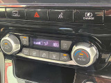お好みの温度に合わせれば自動的に調節、オートエアコン装備。年中快適な車内。