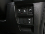 【両側電動スライド】スライドドアは両側電動スライドドアになっております。運転席からの開閉も出来、リモコンキーでも離れたところから開閉出来ますので大変便利な装備です。