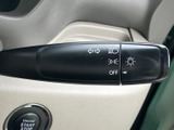 操作しやすいウインカーレバーで、安全な車線変更をサポートします。直感的な操作性で、運転に集中できます。