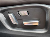運転席は10Wayの電動シートになっています。ドライバーの体格に合わせたドライビングポジションを設定出来ます。また、2人分のポジションをメモリー出来るのでいつでも自分のポジションに戻せます♪