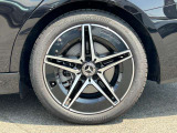 【アルミホイール】18インチのAMG5スポークアルミホイールを装着