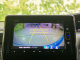 後方確認をサポートするモニター。駐車時の安全性を高め、狭い場所でもスムーズな駐車操作を可能にします。運転に自信がない方にもおすすめです。