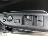 運転席から左右のドアミラーの開閉が可能です♪駐車場でのドアミラーの折り畳みが簡単です♪