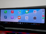 【アップルカープレイ】iPhoneがBMW車両とワイヤレスで接続されます。Apple CarPlayでは、オーディオストリーミングやメッセージングアプリがディスプレイに表示されます。