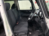 シートは厚めのクッションですのでゆったり座れますよ。