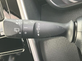 雨天時でもクリアな視界を確保できるワイパーレバー。運転の安全性を高め、快適なドライブをサポートします。