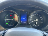 視認性の高いメーター類で、運転に必要な情報をスムーズに把握できます。洗練されたデザインも魅力です。