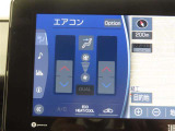 オートエアコンで快適な室内です。左右別々の設定も可能です。