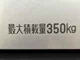 保証継承/走行0.7万km/AM・FMチューナー/前席パワーウインドー/スモークガラス/オートライト/クリアランスソナー/キーレスエントリー/アイドリングストップ/オートマチックハイビーム