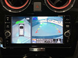 前後左右4つのカメラで、上から見たような映像をお届け、駐車時も安心、アラウンドビューモニター付(肉眼では確認し辛い左前の映像に切り替えることも可能です)。
