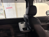 ちょっとした休憩時に役立つ可倒式のシートバックテーブル!ドライブが更に楽しくなるそんなテーブルです。