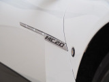 ドアには「MC20」のロゴ入り。