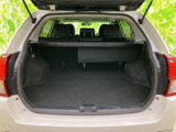 後席からの眺めも良好です。広々とした空間で、リラックスした時間を過ごせるでしょう。