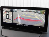 360度ビューカメラを搭載。4方の小型カメラの映像を処理し、車両真上からの映像に変換しています。駐車時大いに役に立ちます。