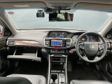 運転席周りです。カップホルダーや小物の収納などは必須ですよね!!使い勝手の良いつくりになっております!!