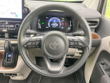 インテリアに合わせたデザインのステアリングは、運転される方のことも考え、運転しやすい形状、大きさです。是非一度、実際に触ってお確かめください。