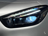 ●LEDヘッドライト:夜間走行時も良好な視界を確保し安心して運転できる高輝度LEDヘッドライトを装備!点灯速度が早く、消費電力も抑えられています。