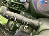 多彩な機能を搭載したモニター。様々な情報を表示でき、運転をサポートします。使いやすさにも配慮された設計です。