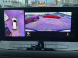 【アラウンドビューモニター】周囲を見渡せる映像で、スムースな駐車をサポートします