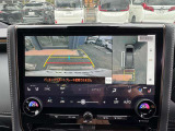 駐車時、後方の映像がモニターで確認できます。狭い場所での駐車もスムーズです。