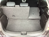 リアシートも簡単格納ができ、大きな荷物もらくらく収納できます!