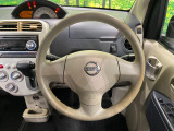 インテリアに合わせたデザインのステアリングは、運転される方のことも考え、運転しやすい形状、大きさです。是非一度、実際に触ってお確かめください。