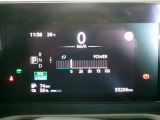 デジタルスピードメーターが見やすく映っています中央ディスプレイには運転支援システム等を表示