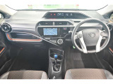 高いホールド性で運転姿勢が安定します。長距離ドライブでも疲れにくいのが魅力です。快適なドライビングライフをお送りください♪