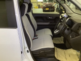 シートはフィット性も良く、楽な運転姿勢を保てます。
