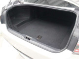 ゴルフバッグも積み込みやすい広々トランクルームを備えています。