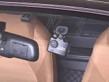【ドライブレコーダー】ドライブレコーダー装備!走行中はもちろん、あおり運転や事故に遭遇した際、映像で記録し、万一のリスクに備えます。※記録用SDカードはお客様ご自身でご準備いただく必要があります。