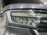 LEDヘッドライトは、点灯の瞬間から最大光量を発揮し、突然暗くなるトンネルなどでの安定感を高めます。