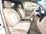 運転席シート廻りは使用感も少なく、良好な状態となっています。前オーナー様が丁寧に使っていたことがよくわかりますね。