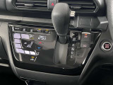 操作が簡単なシフトレバーですのでストレスなく運転が出来ますよ!